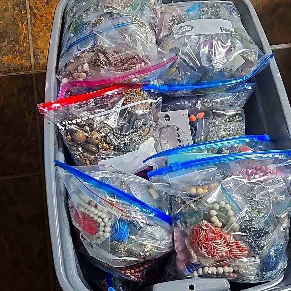 30 Pieces of Stamped Jewelry 📦 Random Lot - Picture 4 of 12